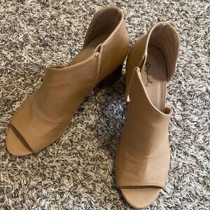 Tan Heels